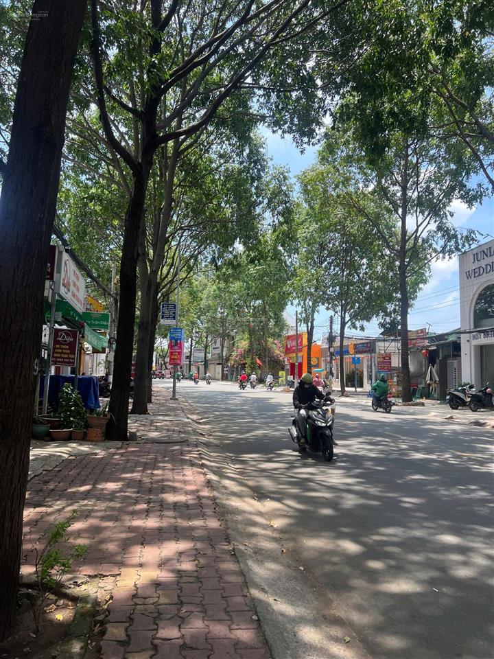 Sở hữu vị trí mặt tiền đẹp ngay trung tâm, kd sầm uất nhà 2 lầu mặt tiền thích quảng đức