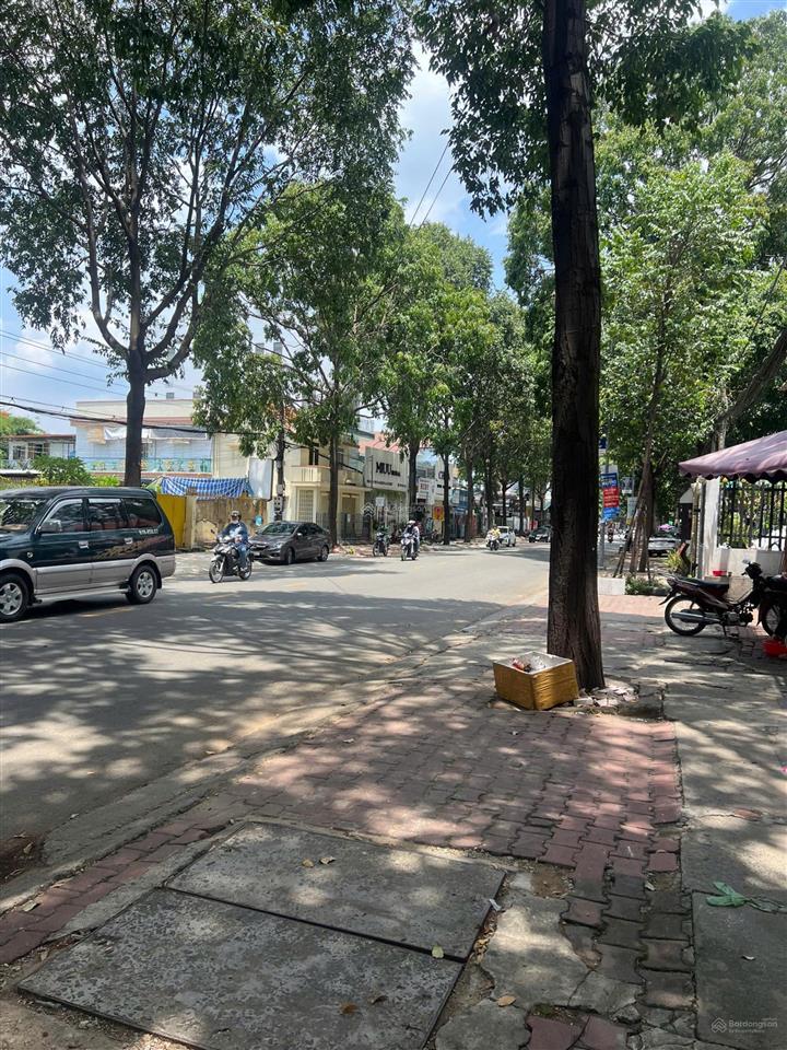 Sở hữu vị trí mặt tiền đẹp ngay trung tâm, kd sầm uất nhà 2 lầu mặt tiền thích quảng đức