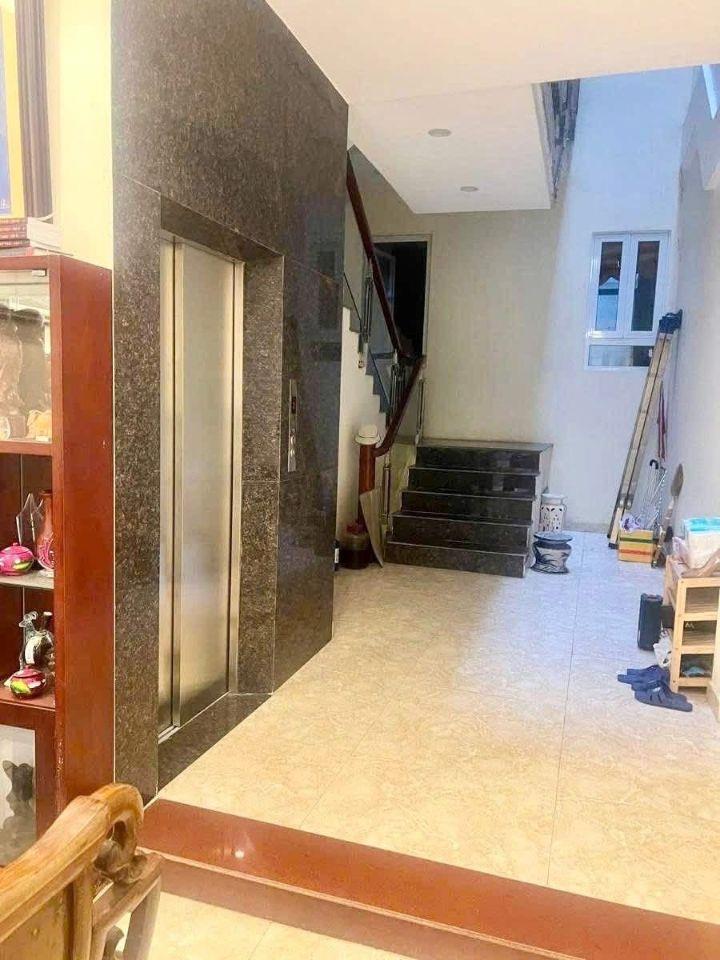 Cách Phố 50m - Ôtô đỗ cửa Phố Hoàng Quốc Việt: 110m/ 5 tầng thang máy/ MT 4.2m 32.8 tỷ