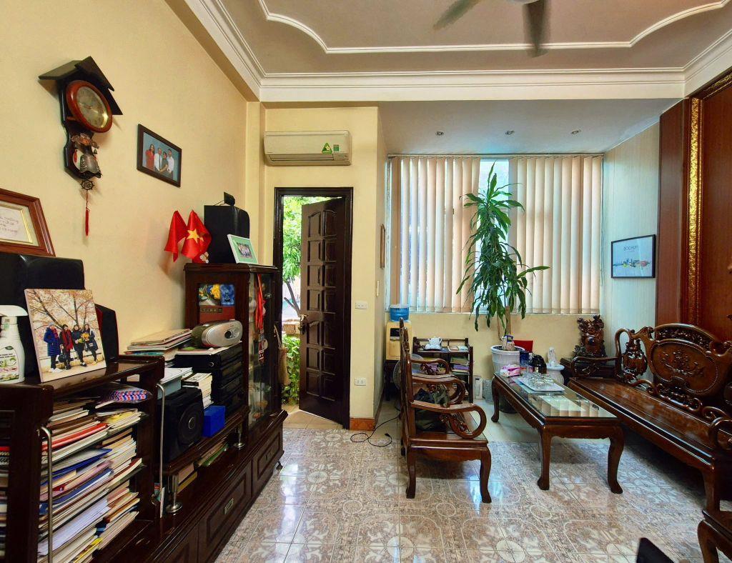 (HÀNG CỰC HIẾM- 2 MẶT TIỀN) Bán nhà Mặt phố Đội Cấn: 46/51m x 4Tầng, MT 4.5m 17.9 Tỷ