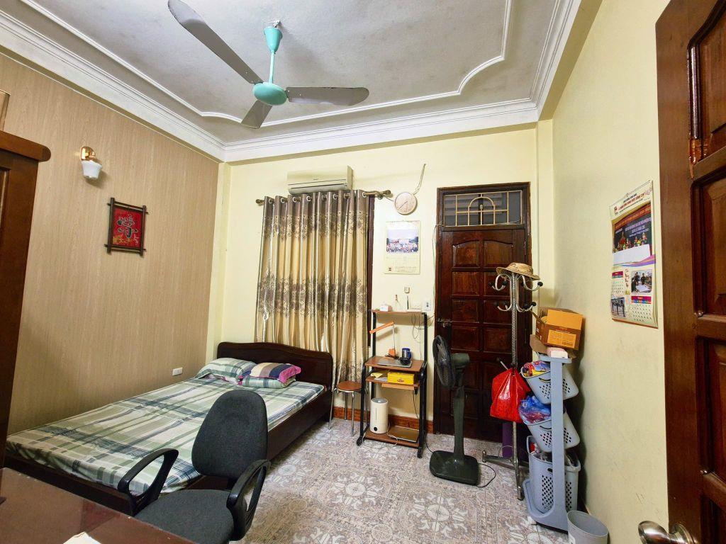 (HÀNG CỰC HIẾM- 2 MẶT TIỀN) Bán nhà Mặt phố Đội Cấn: 46/51m x 4Tầng, MT 4.5m 17.9 Tỷ