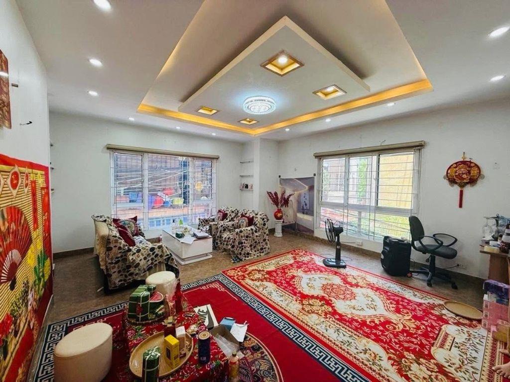 LÔ GÓC HIẾM- Ô TÔ TRÁNH, Phố Thái Hà: 35/45m x 5 tầng, MT 4.5m 29.9 Tỷ, ngõ thông, KD tốt