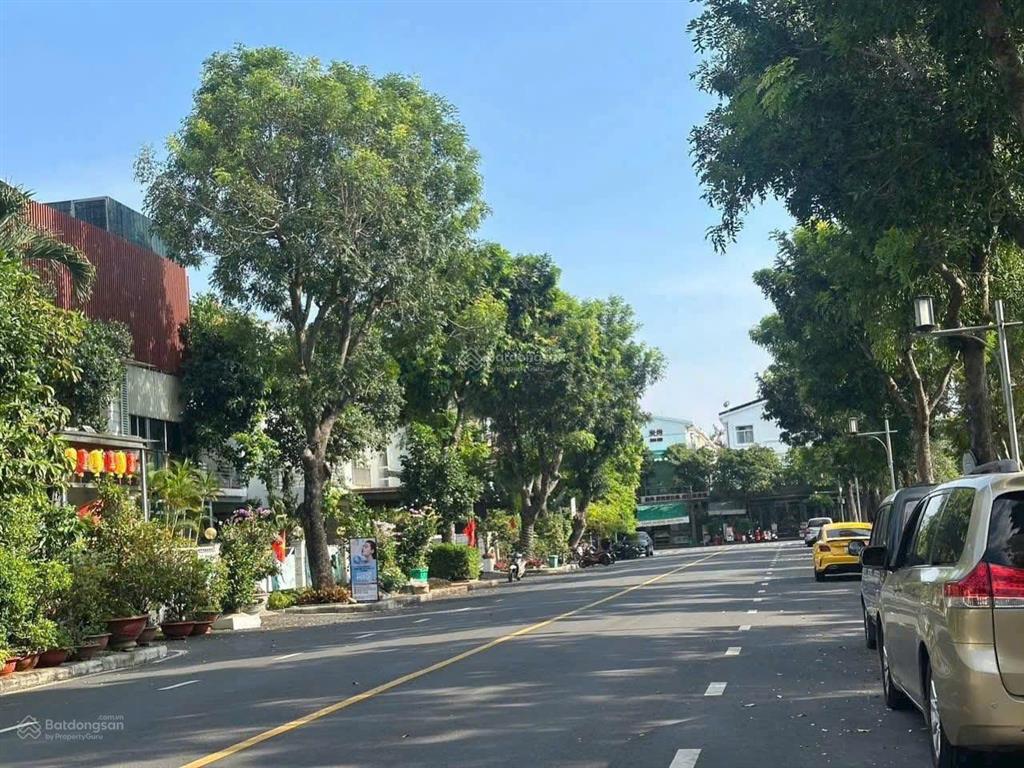 Hiếm, bán gấp biệt thự đường phố tiểu nam pmh  đường lớn 21m, đối diện công viên nam viên rất đẹp
