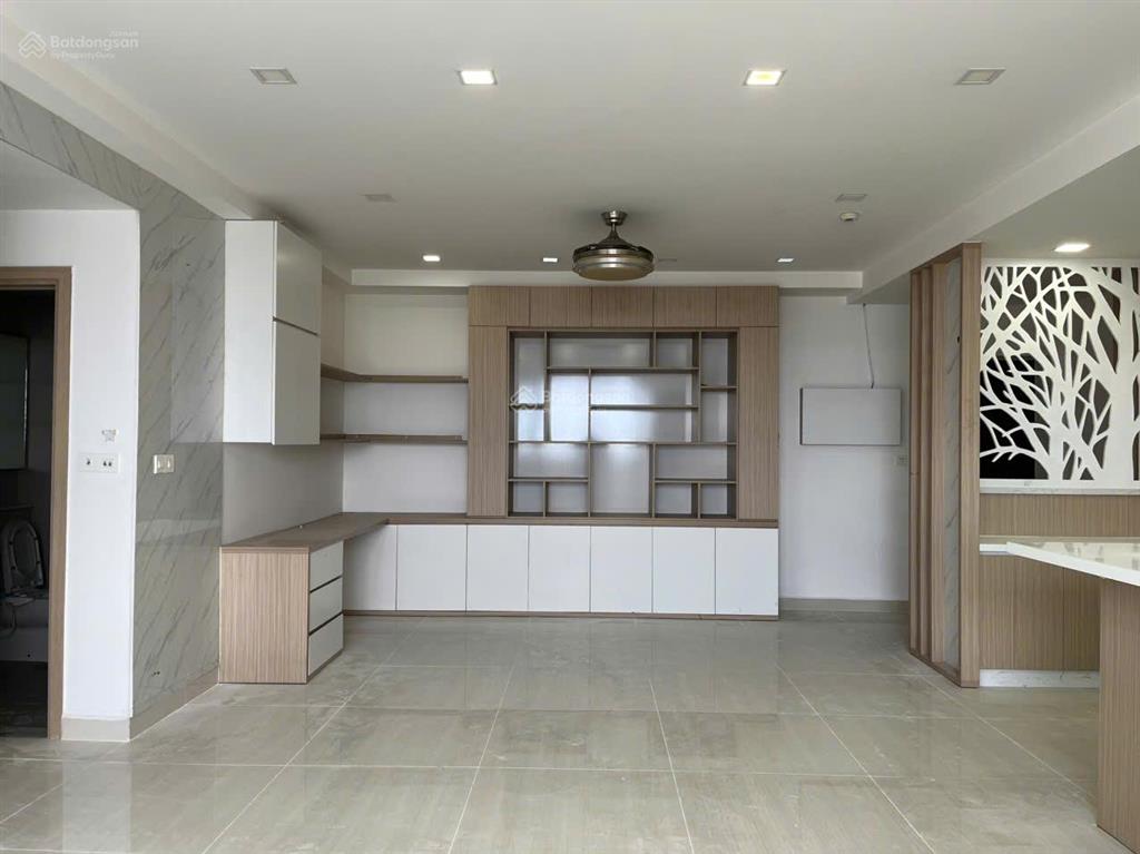 Giá tốt, căn hộ riverpark premier dt 136m2, lầu cao, view sông trực diện, có ô xe, chỉ 48tr/ tháng