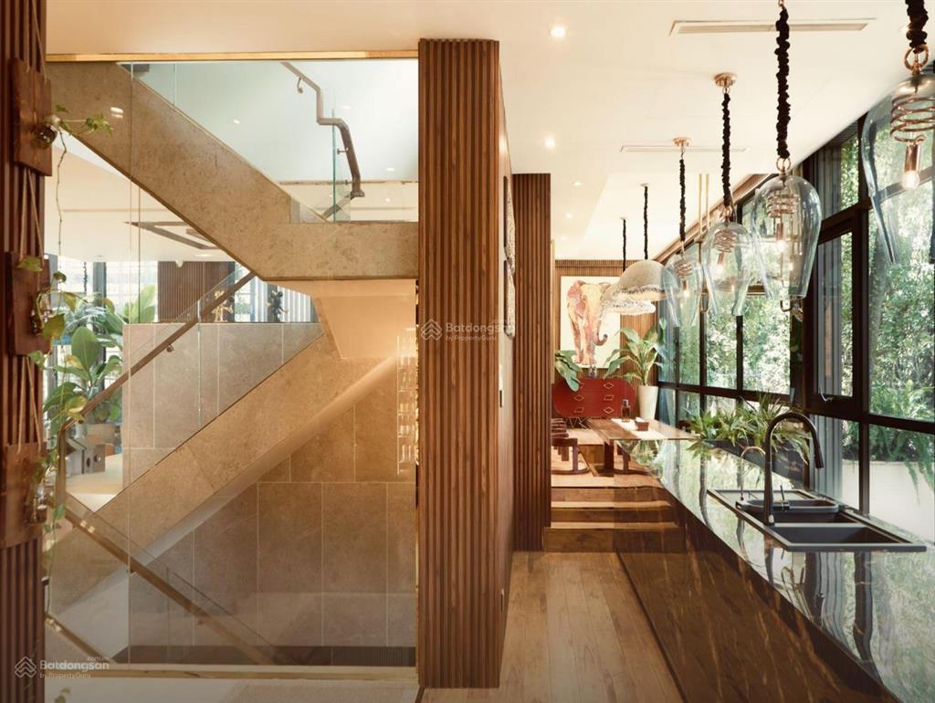 Hiếm, độc nhất biệt thự phú gia có hầm, căn góc nhà rất đẹp, chủ nhà hạ giá bán gấp trong tháng