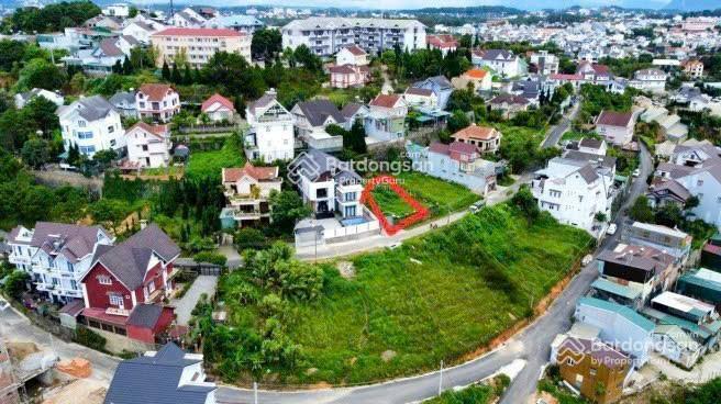 Bán rẻ chỉ 13.3 tỷ, giảm 4 tỷ lô đất biệt thự 406,7m2 đường lý nam đế  trung tâm thành phố đà lạt