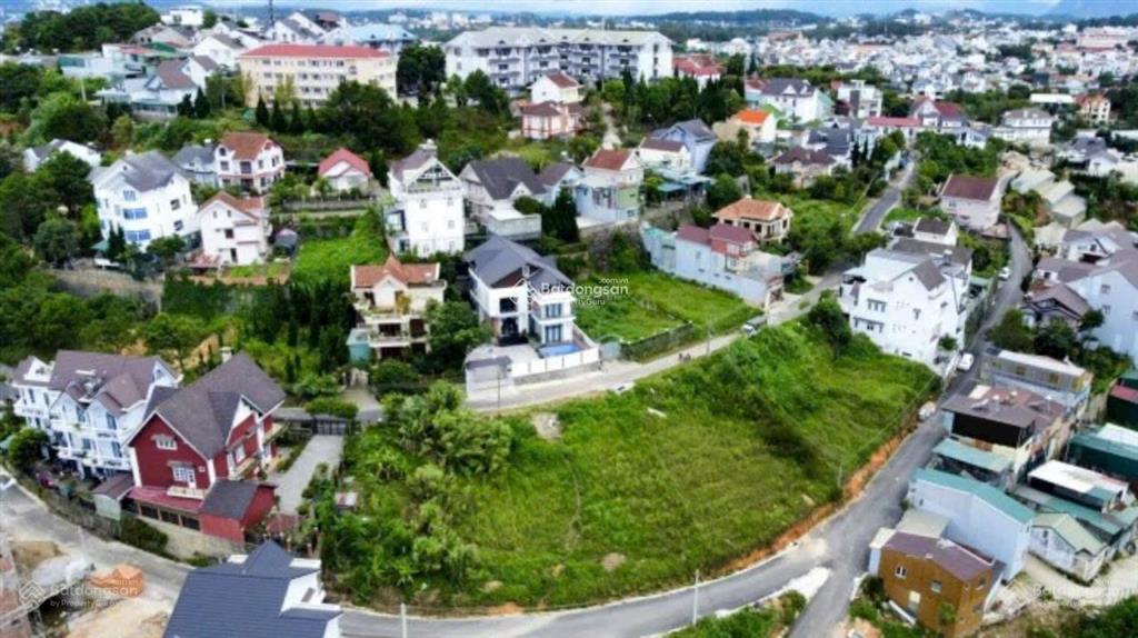 Bán rẻ chỉ 13.3 tỷ, giảm 4 tỷ lô đất biệt thự 406,7m2 đường lý nam đế  trung tâm thành phố đà lạt