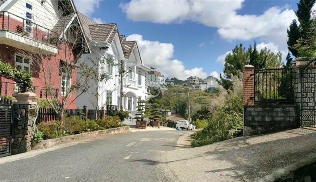 Bán rẻ chỉ 13.3 tỷ, giảm 4 tỷ lô đất biệt thự 406,7m2 đường lý nam đế  trung tâm thành phố đà lạt