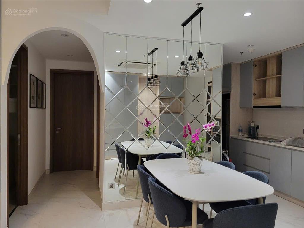 Bán gấp siêu phẩm midtown 2pn the signature, lầu 8 view biệt thự nam viên, nhà rất đẹp, có ô xe hầm
