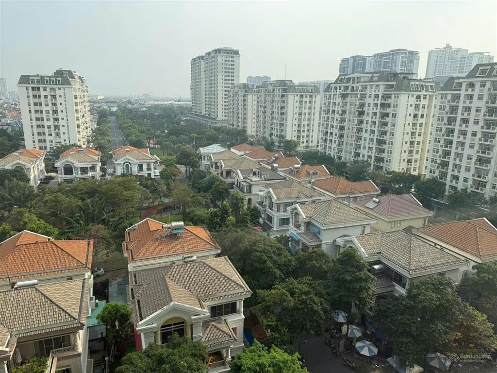 Bán gấp siêu phẩm midtown 2pn the signature, lầu 8 view biệt thự nam viên, nhà rất đẹp, có ô xe hầm