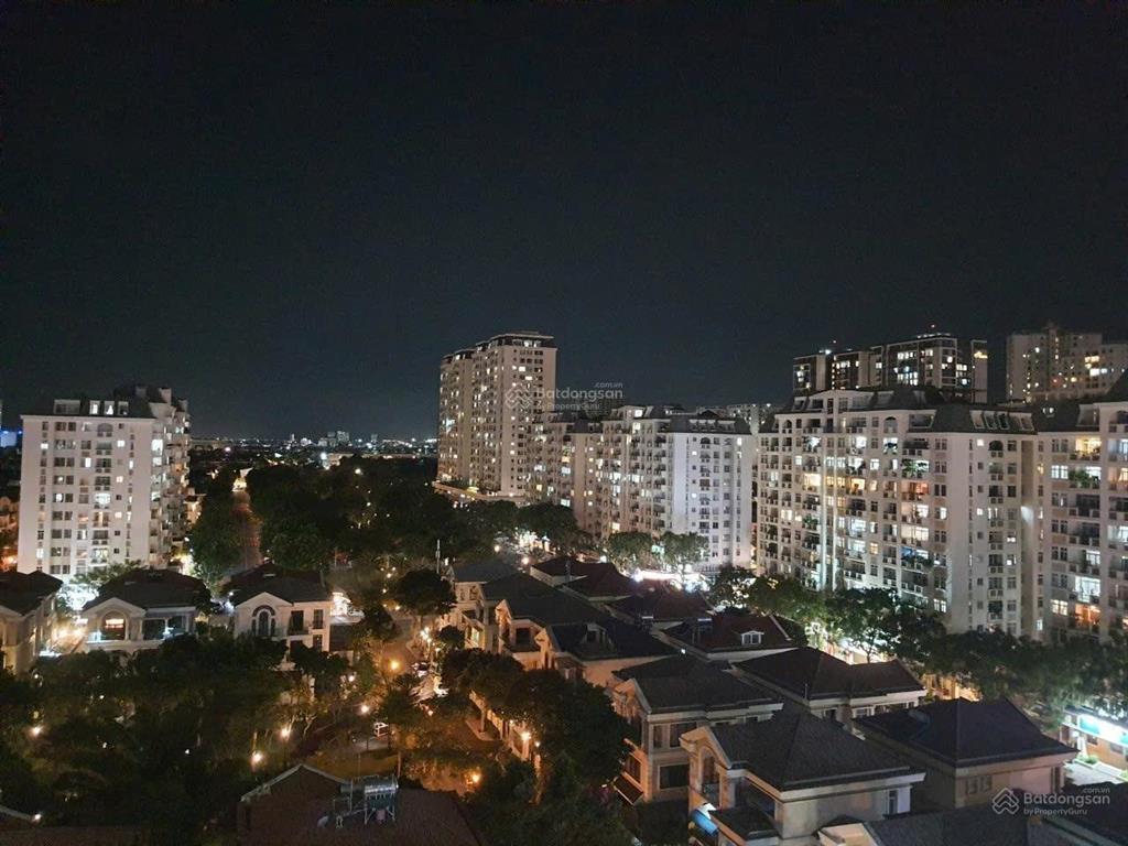 Bán gấp siêu phẩm midtown 2pn the signature, lầu 8 view biệt thự nam viên, nhà rất đẹp, có ô xe hầm