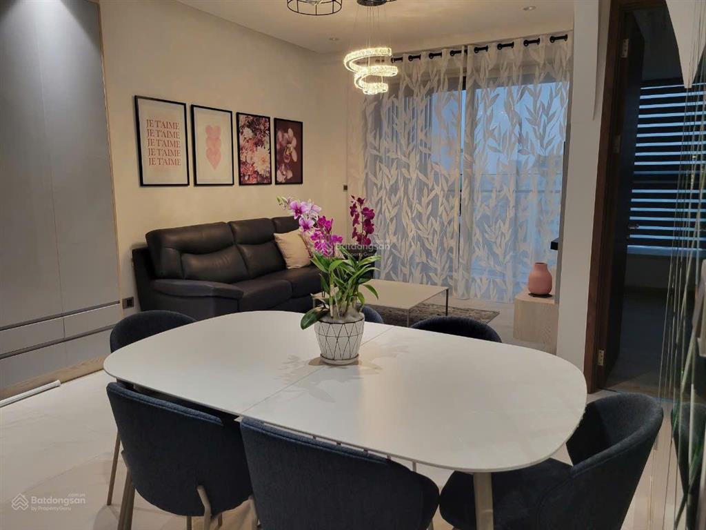 Bán gấp siêu phẩm midtown 2pn the signature, lầu 8 view biệt thự nam viên, nhà rất đẹp, có ô xe hầm