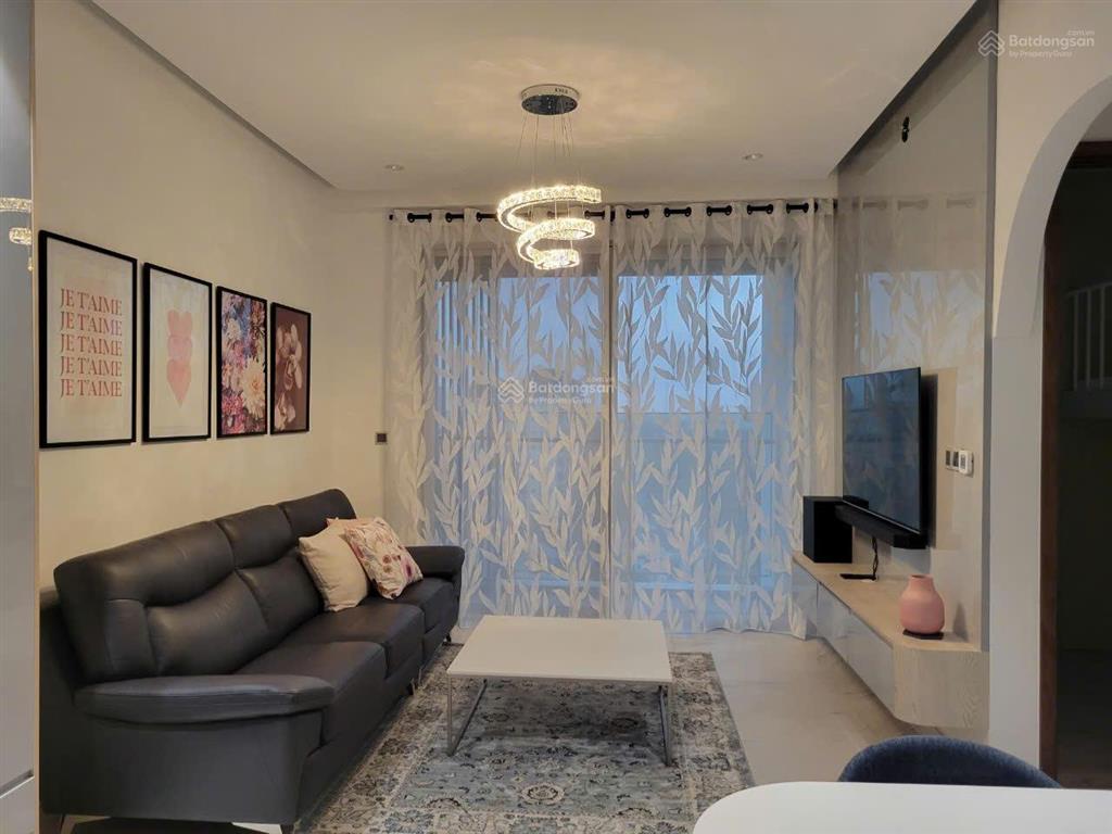 Bán gấp siêu phẩm midtown 2pn the signature, lầu 8 view biệt thự nam viên, nhà rất đẹp, có ô xe hầm