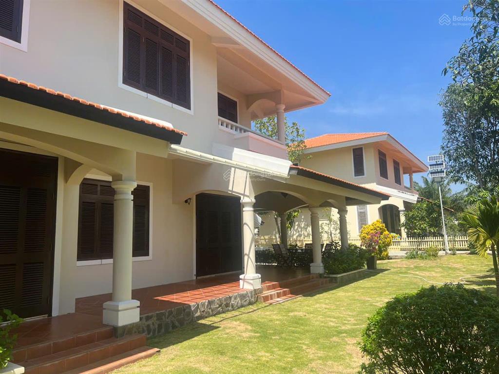 Bán rẻ biệt thự khu compound domaine mũi né, dt 450m2, nhà đẹp, hướng biển, đang cho thuê giá cao