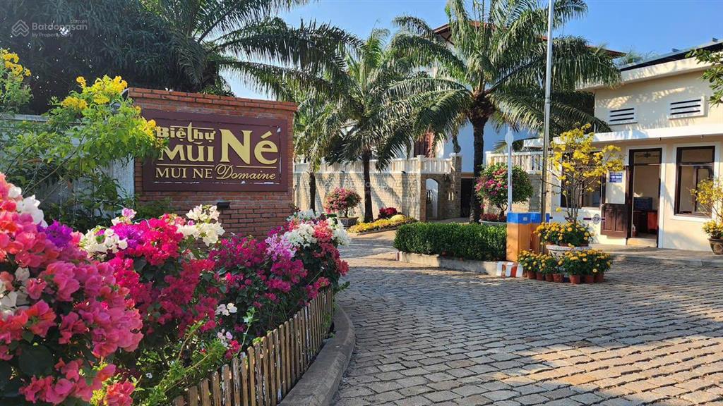 Bán rẻ biệt thự khu compound domaine mũi né, dt 450m2, nhà đẹp, hướng biển, đang cho thuê giá cao