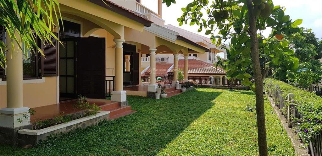 Bán rẻ biệt thự khu compound domaine mũi né, dt 450m2, nhà đẹp, hướng biển, đang cho thuê giá cao