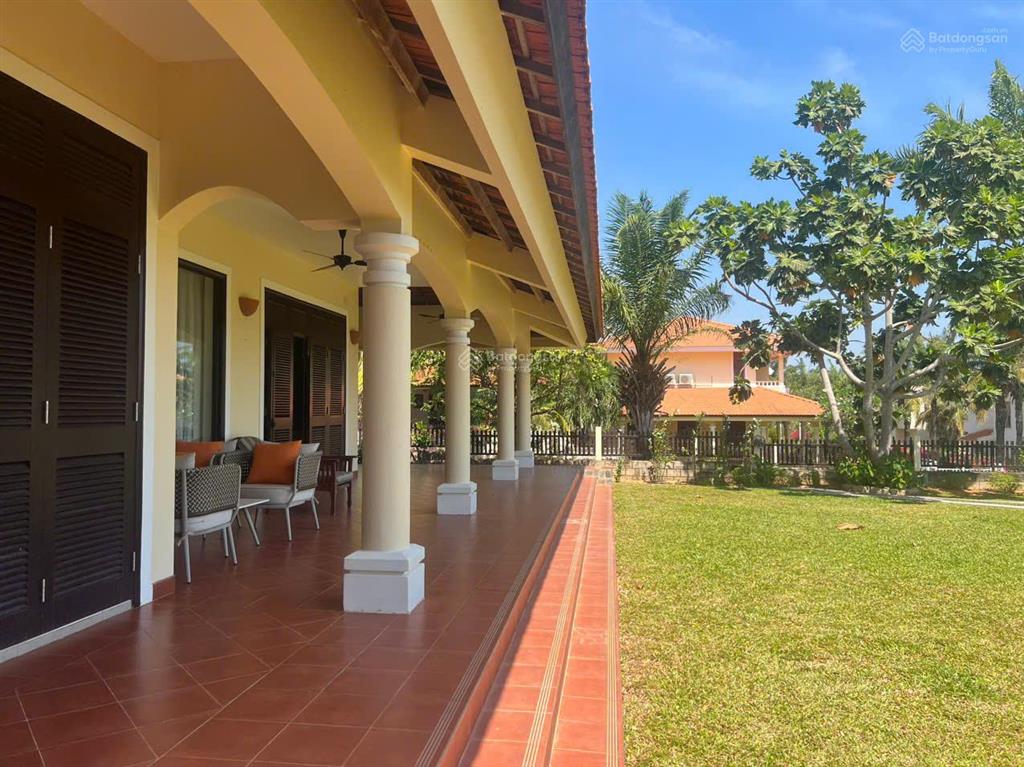 Bán rẻ biệt thự khu compound domaine mũi né, dt 450m2, nhà đẹp, hướng biển, đang cho thuê giá cao