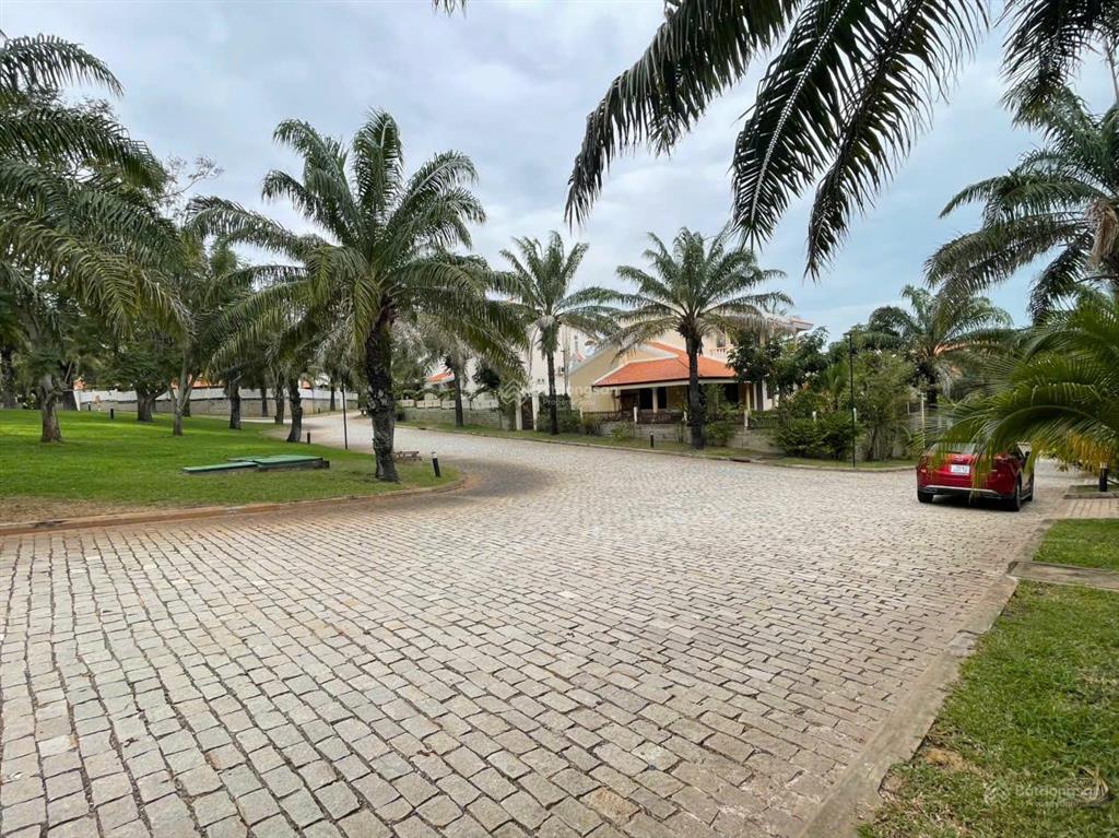Bán rẻ biệt thự khu compound domaine mũi né, dt 450m2, nhà đẹp, hướng biển, đang cho thuê giá cao