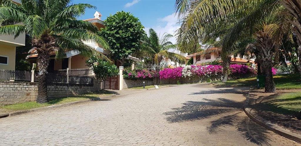 Bán rẻ biệt thự khu compound domaine mũi né, dt 450m2, nhà đẹp, hướng biển, đang cho thuê giá cao