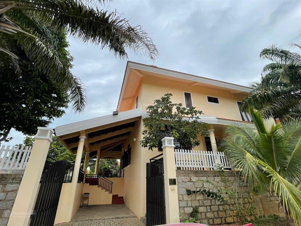 Bán rẻ biệt thự khu compound domaine mũi né, dt 450m2, nhà đẹp, hướng biển, đang cho thuê giá cao