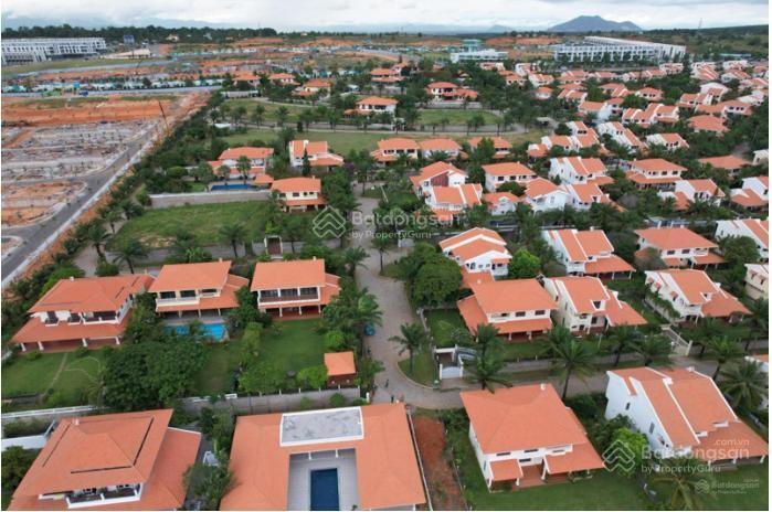Bán rẻ biệt thự khu compound domaine mũi né, dt 450m2, nhà đẹp, hướng biển, đang cho thuê giá cao