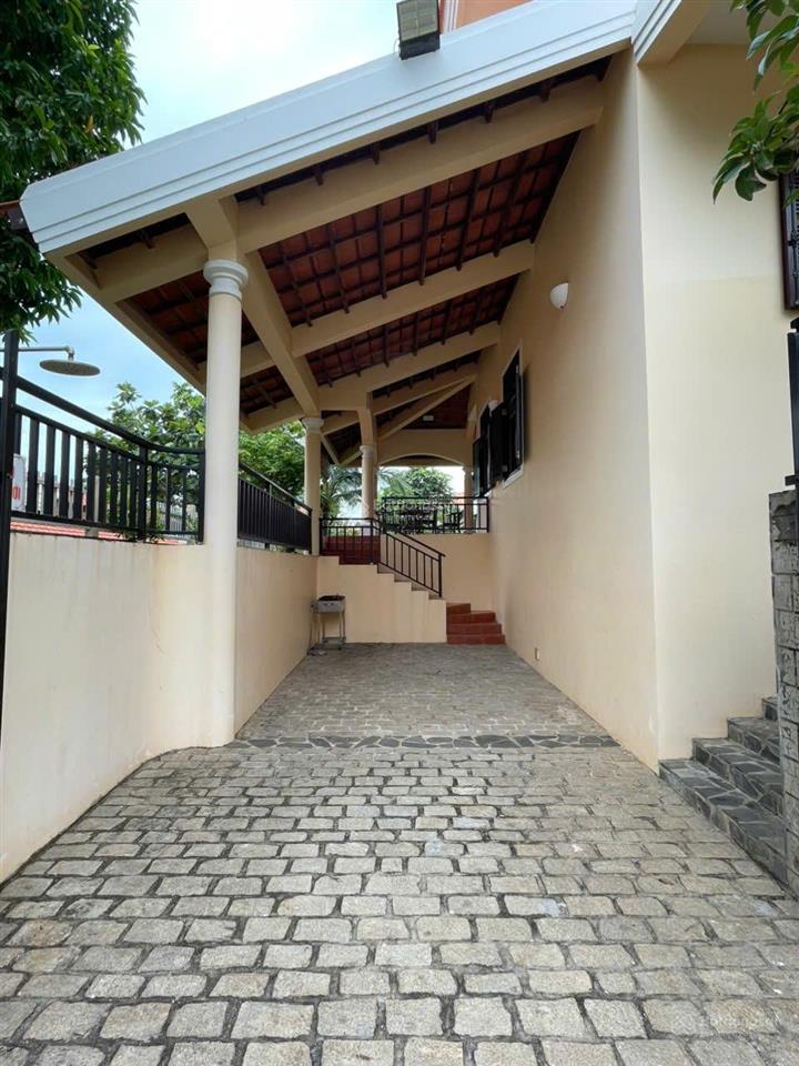 Bán rẻ biệt thự khu compound domaine mũi né, dt 450m2, nhà đẹp, hướng biển, đang cho thuê giá cao