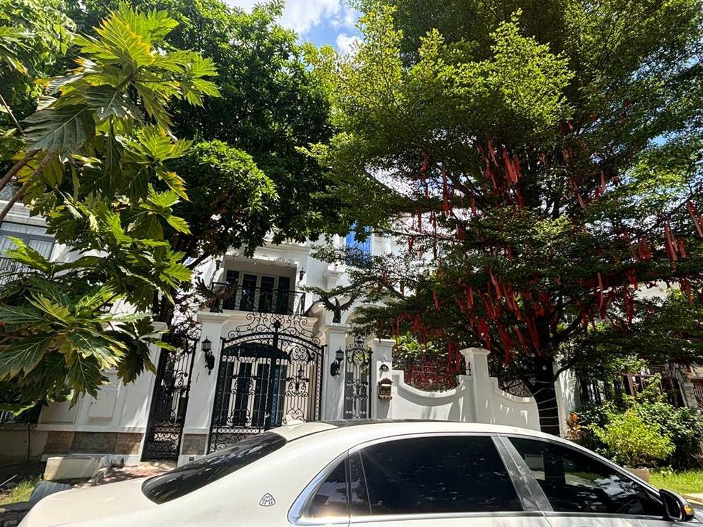 Bán biệt thự đơn lập khu compound nam phú trần trọng cung q7 nhà đầy đủ nội thất rất đẹp, chỉ 45 tỷ
