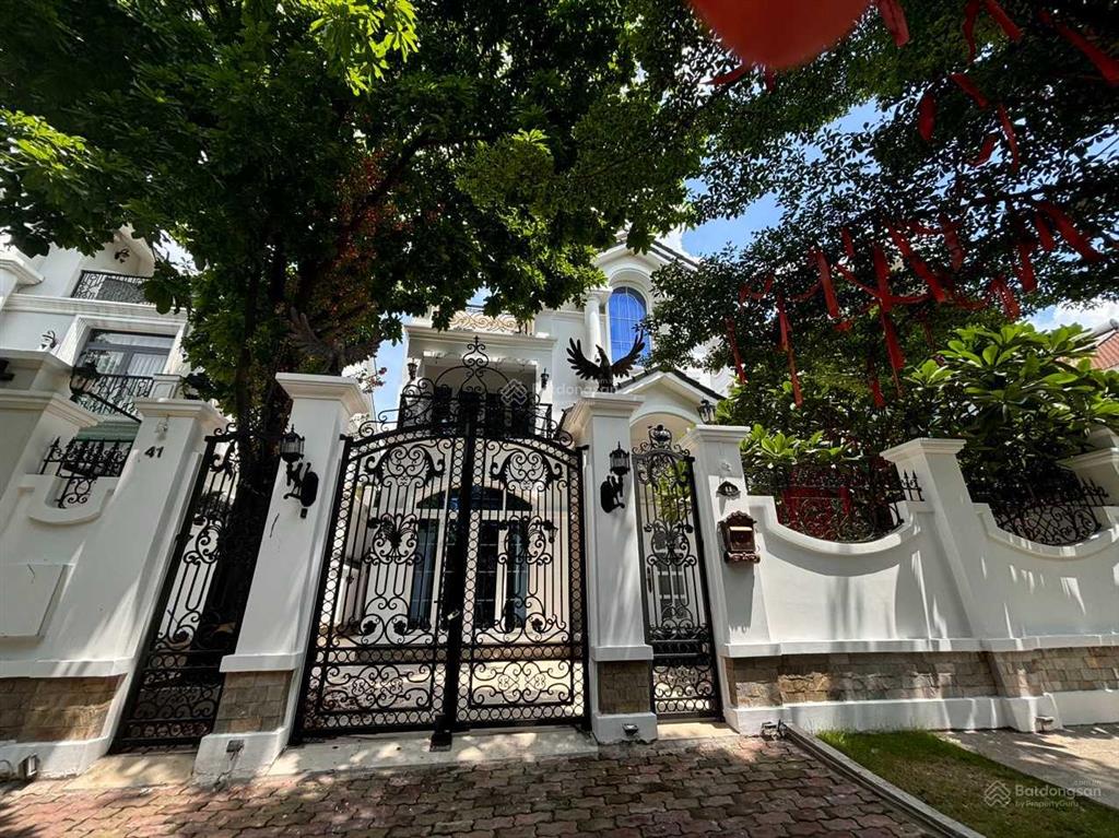 Bán biệt thự đơn lập khu compound nam phú trần trọng cung q7 nhà đầy đủ nội thất rất đẹp, chỉ 45 tỷ