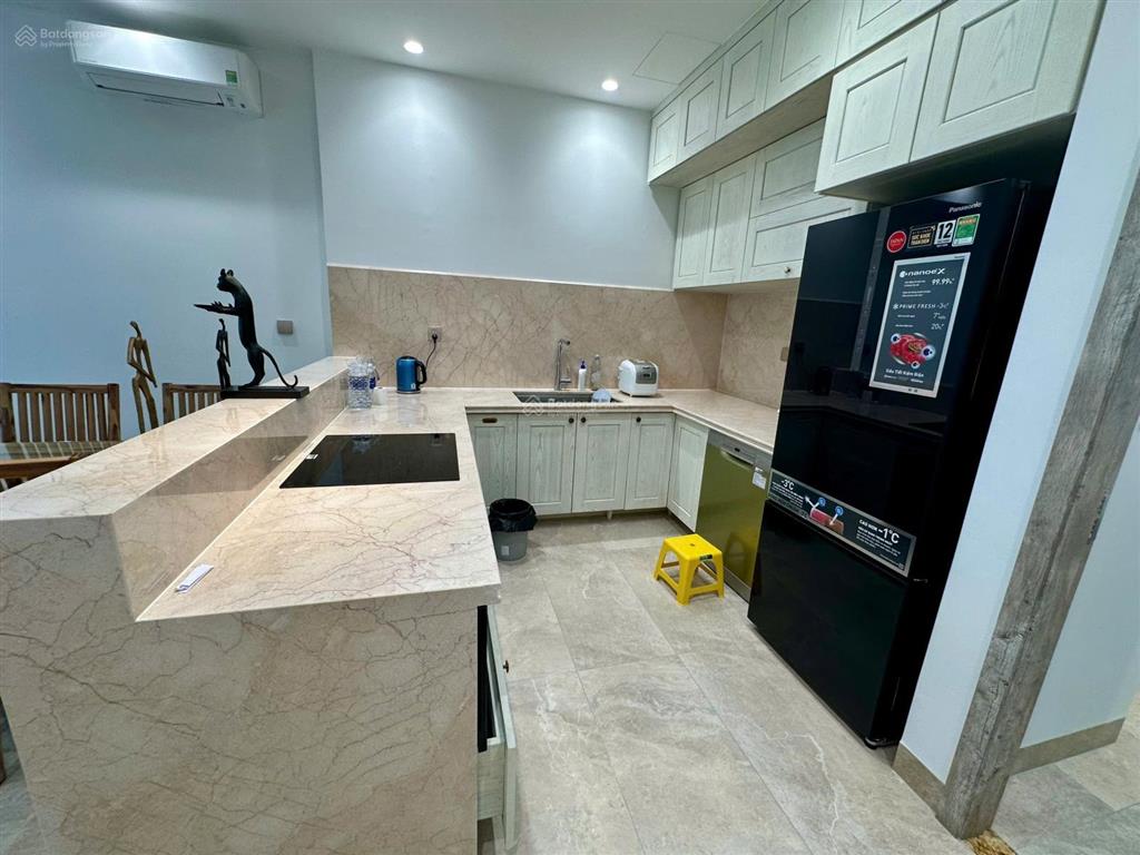 Cho thuê lâu dài phòng ở cao cấp có đầy đủ tiện nghi sang trọng, bao gồm khu bếp, phòng khách