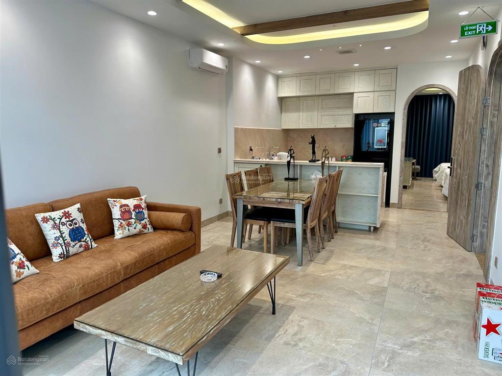 Cho thuê lâu dài phòng ở cao cấp có đầy đủ tiện nghi sang trọng, bao gồm khu bếp, phòng khách