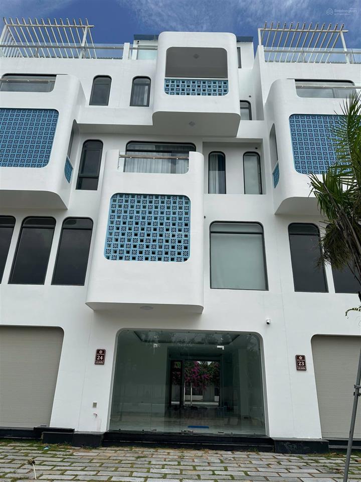 Cho thuê lâu dài phòng ở cao cấp có đầy đủ tiện nghi sang trọng, bao gồm khu bếp, phòng khách