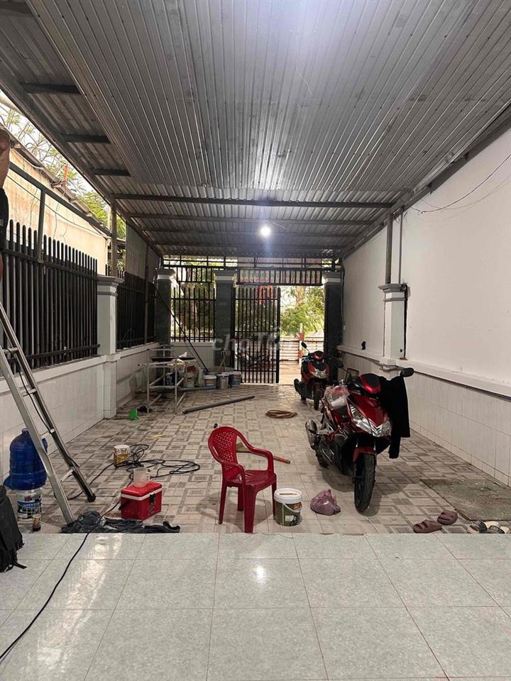 Mặt tiền cổng trường học cấp 1-2 , khu công nghiệp, chợ Hài Mỹ