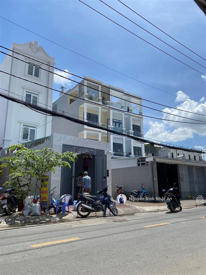 Bán tòa chdv 11p mặt tiền hàng tre, gần vincom lê văn việt  thu nhập 45 triệu/tháng  giá 11,5 tỷ