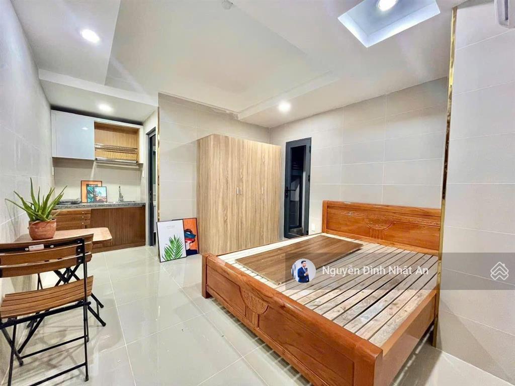 Bán tòa chdv 11p mặt tiền hàng tre, gần vincom lê văn việt  thu nhập 45 triệu/tháng  giá 11,5 tỷ