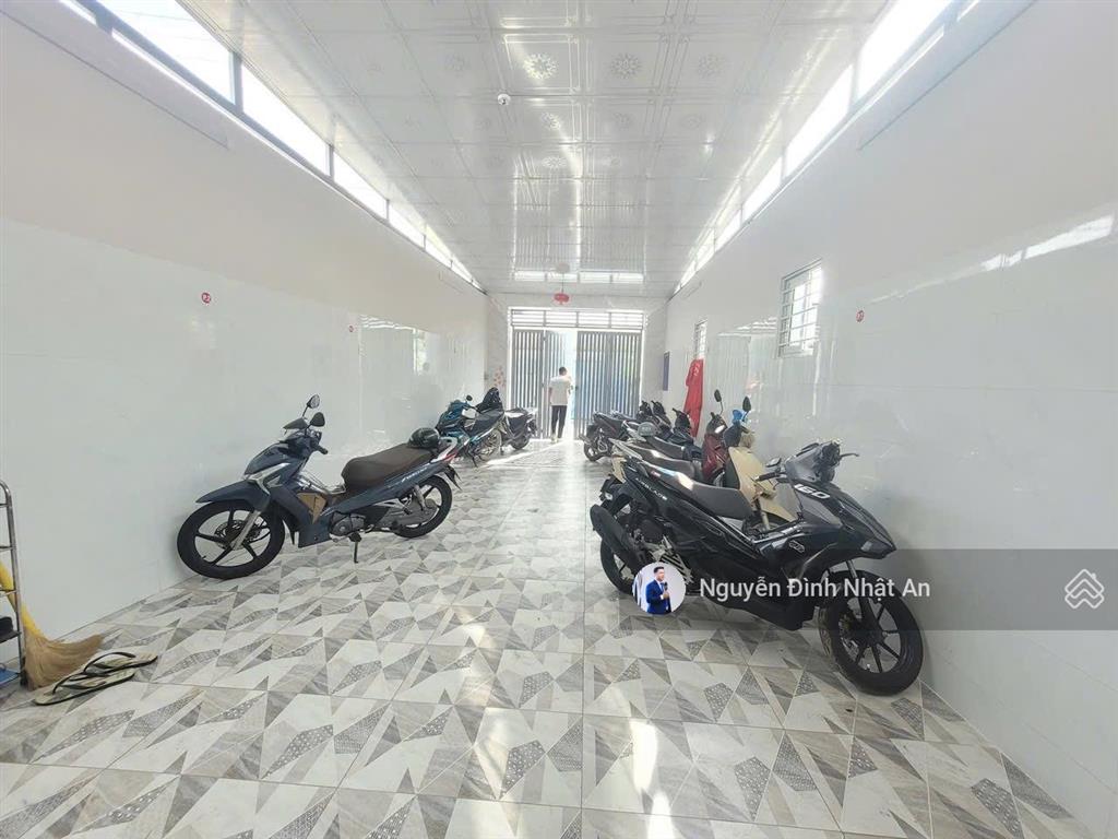 Bán tòa chdv 11p mặt tiền hàng tre, gần vincom lê văn việt  thu nhập 45 triệu/tháng  giá 11,5 tỷ