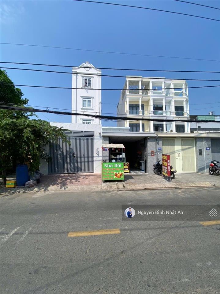 Bán tòa chdv 11p mặt tiền hàng tre, gần vincom lê văn việt  thu nhập 45 triệu/tháng  giá 11,5 tỷ