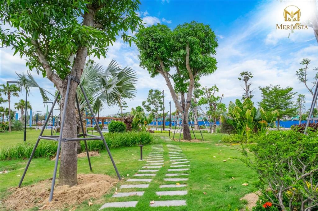 Nhà 3 tầng, đất 158m2, diện tích sàn xây dựng 297m2, đường 12m, giá chỉ hơn 5,xx tỷ