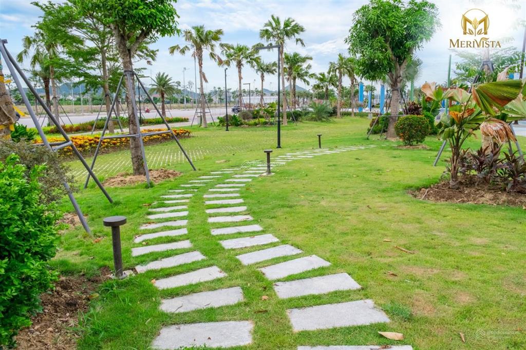 Nhà 3 tầng, đất 158m2, diện tích sàn xây dựng 297m2, đường 12m, giá chỉ hơn 5,xx tỷ