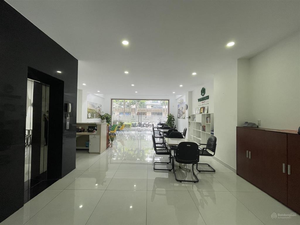 Cho thuê nguyên tầng trệt (5x22), nhà kđt vạn phúc, hoàn thiện nội thất giá 12tr tl