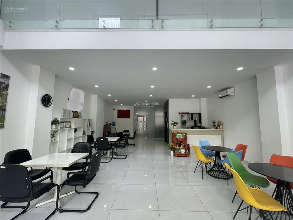 Cho thuê nguyên tầng trệt (5x22), nhà kđt vạn phúc, hoàn thiện nội thất giá 12tr tl