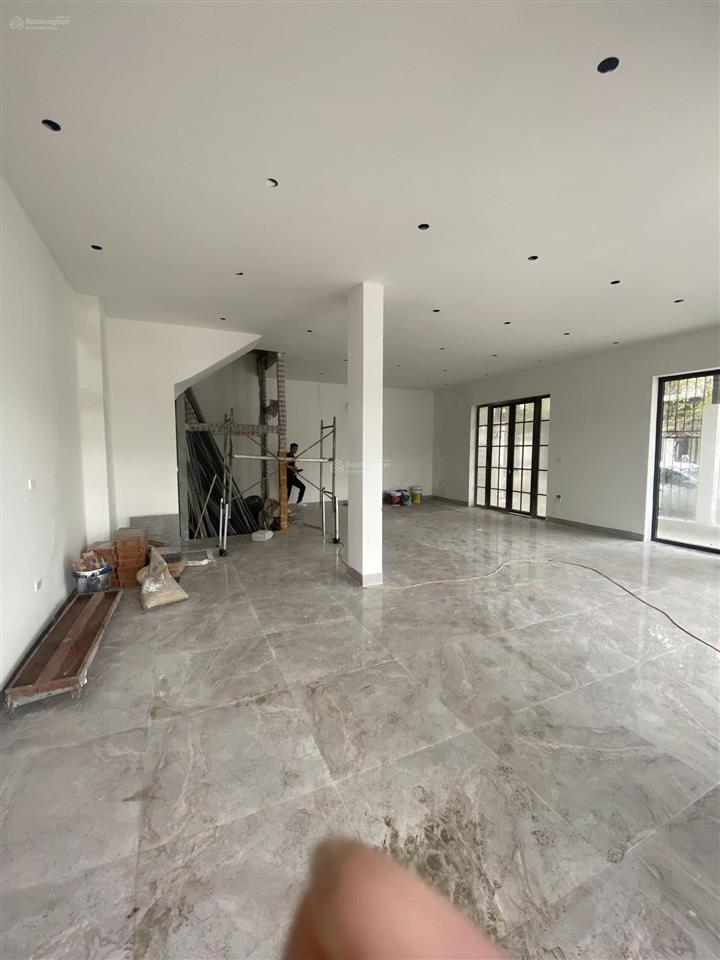 Cho thuê nhà nguyên căn 127m2, 5 tầng thông sàn. hoàn thiện thông sàn lô góc
