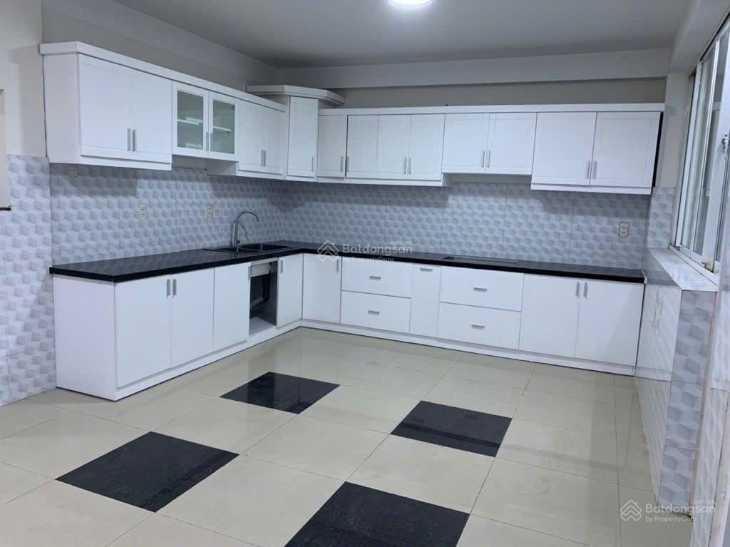 Nhà 5 tầng mặt tiền đường 20m kdc saigoncholon đường trịnh quang nghị i, q8.