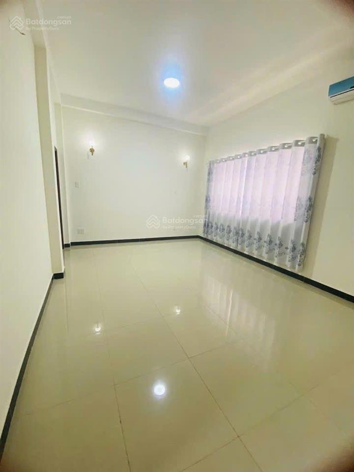 Nhà 5 tầng mặt tiền đường 20m kdc saigoncholon đường trịnh quang nghị i, q8.