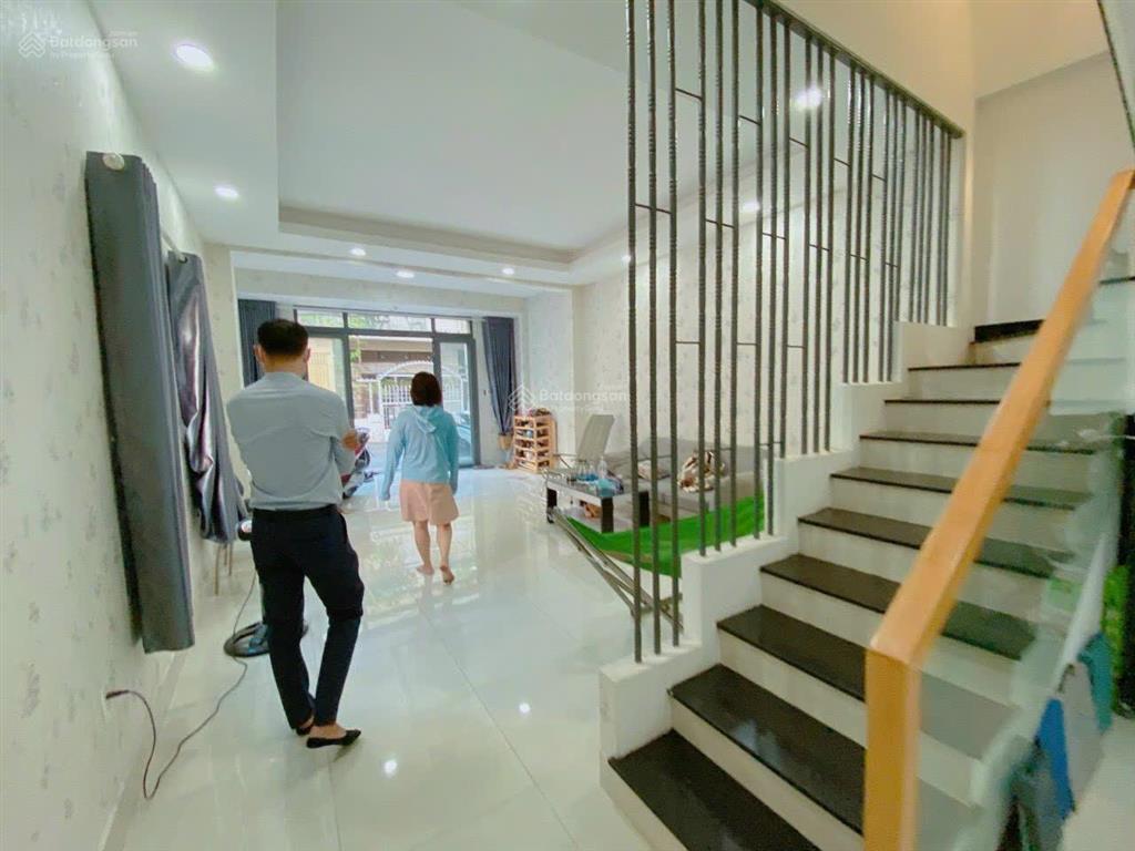 Nhà 2 lầu  hẻm xe hơi lê văn sỹ, phường 14, quận 3 (5.5 x 13.5m) giá 18 tỷ