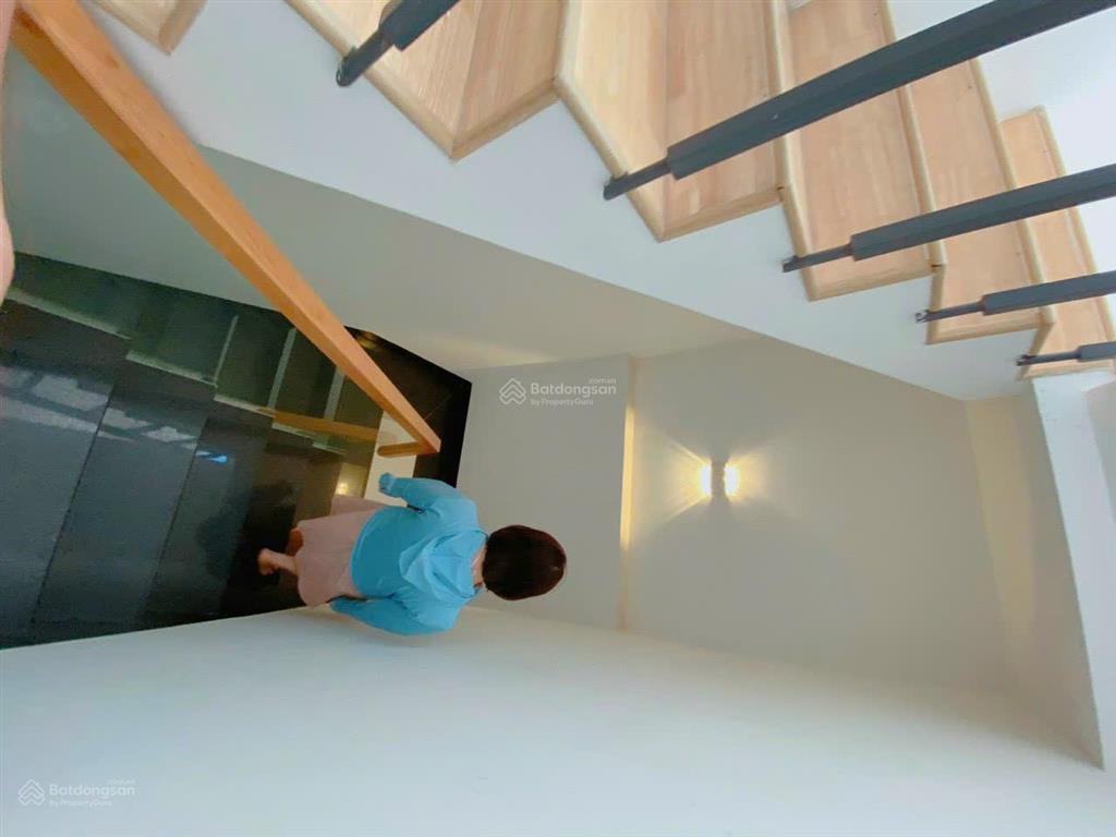 Nhà 2 lầu  hẻm xe hơi lê văn sỹ, phường 14, quận 3 (5.5 x 13.5m) giá 18 tỷ