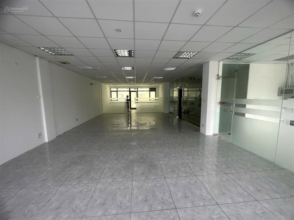 Cho thuê văn phòng dt từ 90130m2 . giá chỉ từ 18tr 35tr/th khu him lam kênh tẻ. có bảo vệ 24/7.