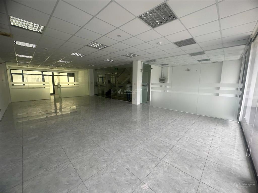 Cho thuê văn phòng dt từ 90130m2 . giá chỉ từ 18tr 35tr/th khu him lam kênh tẻ. có bảo vệ 24/7.