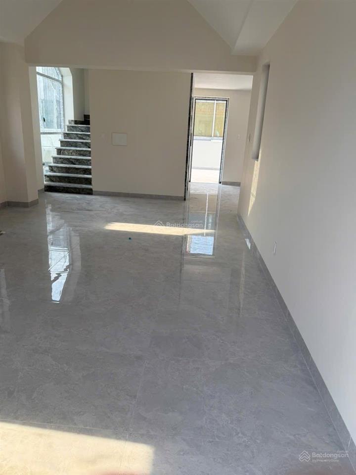 Cho thuê văn phòng tại khu đô thị him lam kênh tẻ. biệt thự 10x20 . giá 140tr/th . dt 500m2.