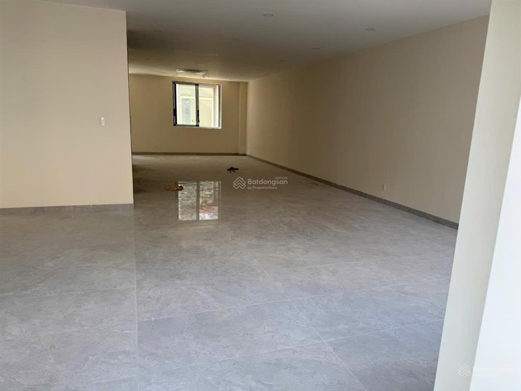 Cho thuê văn phòng tại khu đô thị him lam kênh tẻ. biệt thự 10x20 . giá 140tr/th . dt 500m2.
