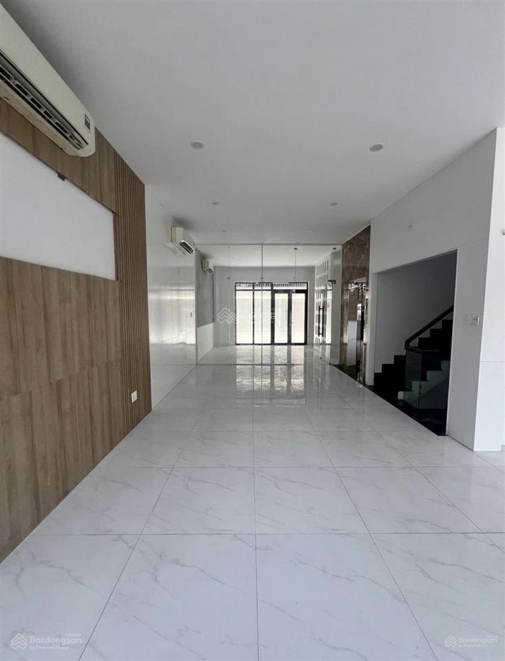 Cho thuê văn phòng dt 120m2 tại khu đô thị him lam kênh tẻ, giá tốt 20tr/th .